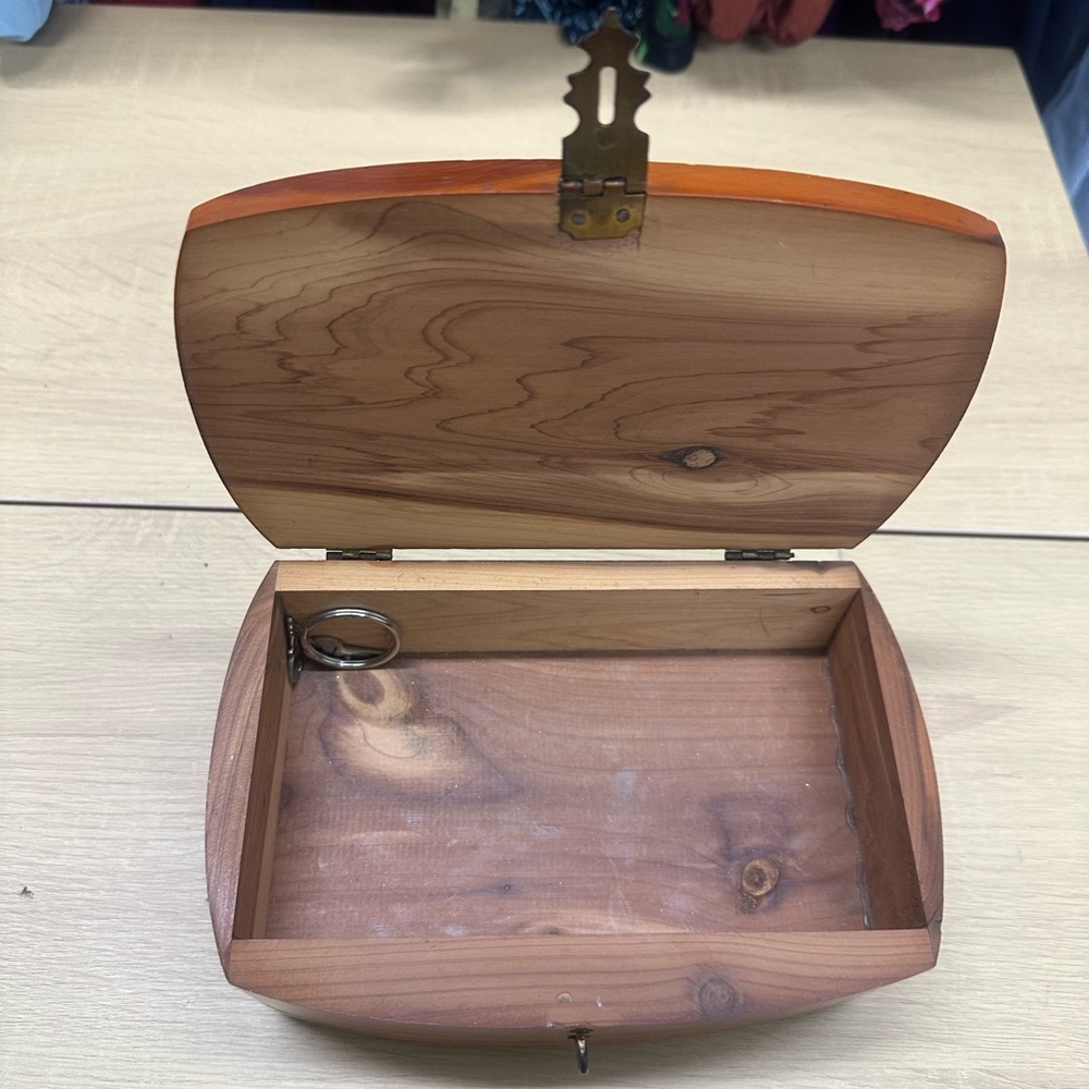 Vintage Art Deco Cedar Trinket/Souvenir Box with Brass Hinges and Fastner EUC - Picture 8 of 8